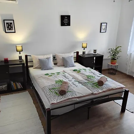 Ciklamen Apartman *