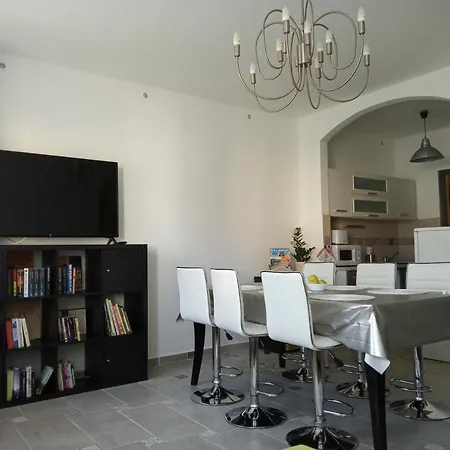 Ciklamen Apartman *
