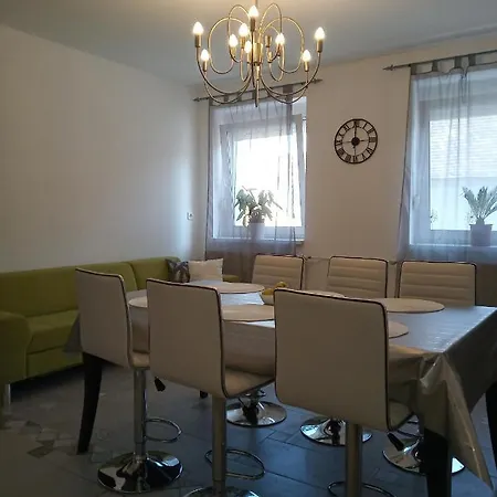 Ciklamen Apartman *